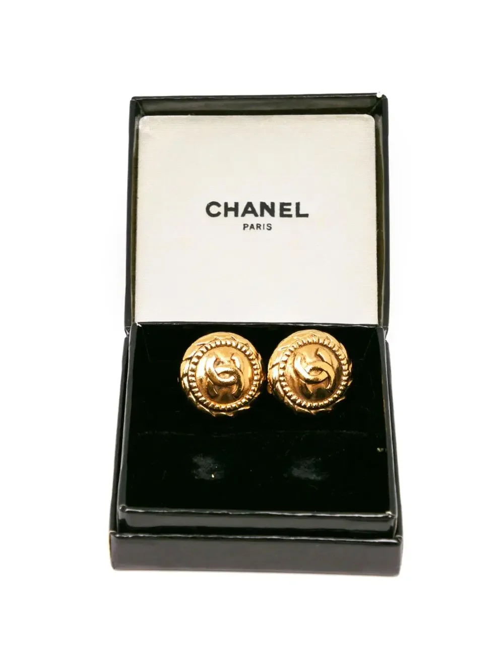CHANEL elevate your